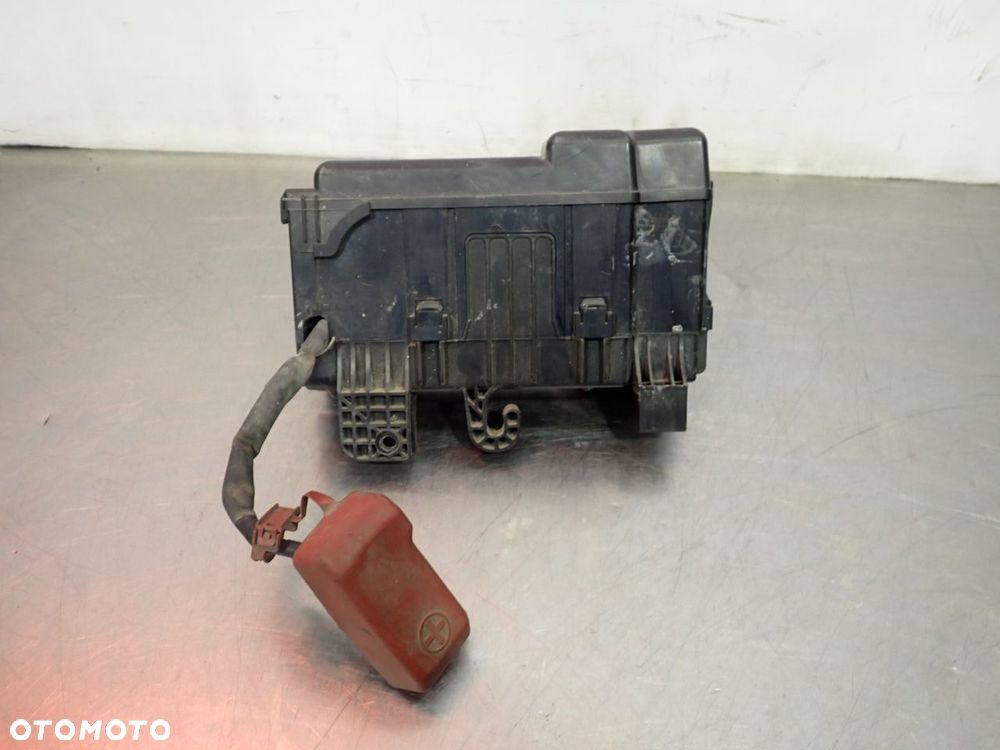 SKRZYNKA BEZPIECZNIKÓW PEUGEOT 107 - 1