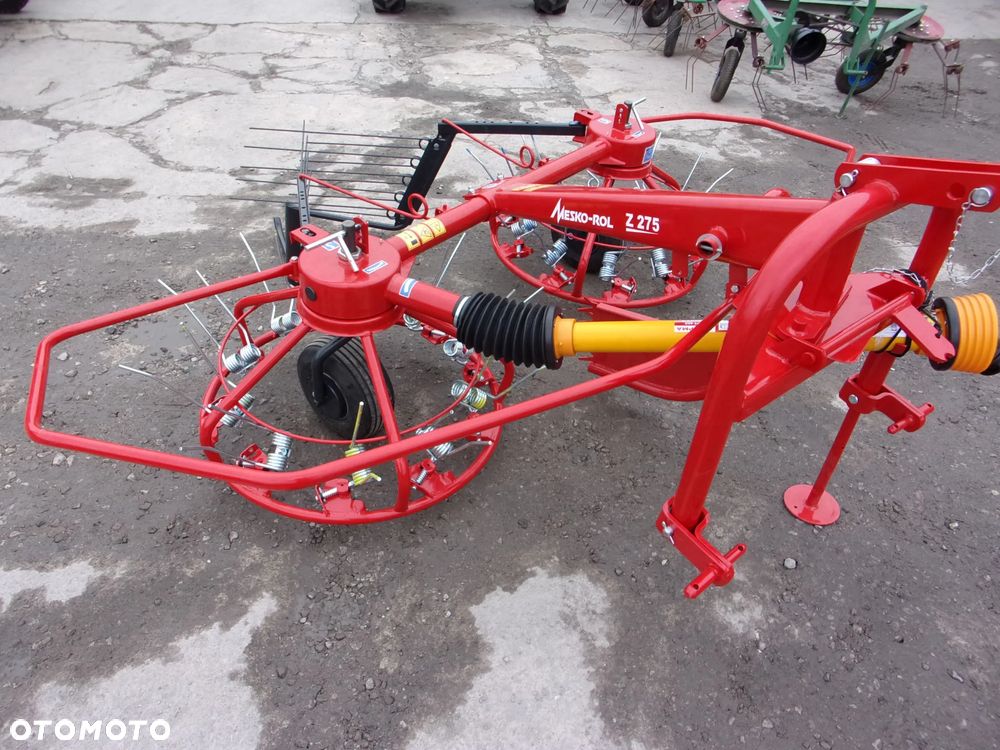 Pronar Przetrząsacz PWP530, PWP460 Pronar; ZKP770, ZKP-530, ZKP460 Inter-Tech; Z528 Kowalski; ZGRABIARKA ZKP420 Pronar, ZK42, ZK36 Kowalski; ZKT-420 Inter-Tech; ZK320 Mesko Rol; ZG-350 Euro-Masz; Przetrząsaczo-Zgrabiarka Z-275 Mesko-Rol; Przetrząsaczo zgraniarka taśmowa WIRAX, Akpil "OSA" - 34