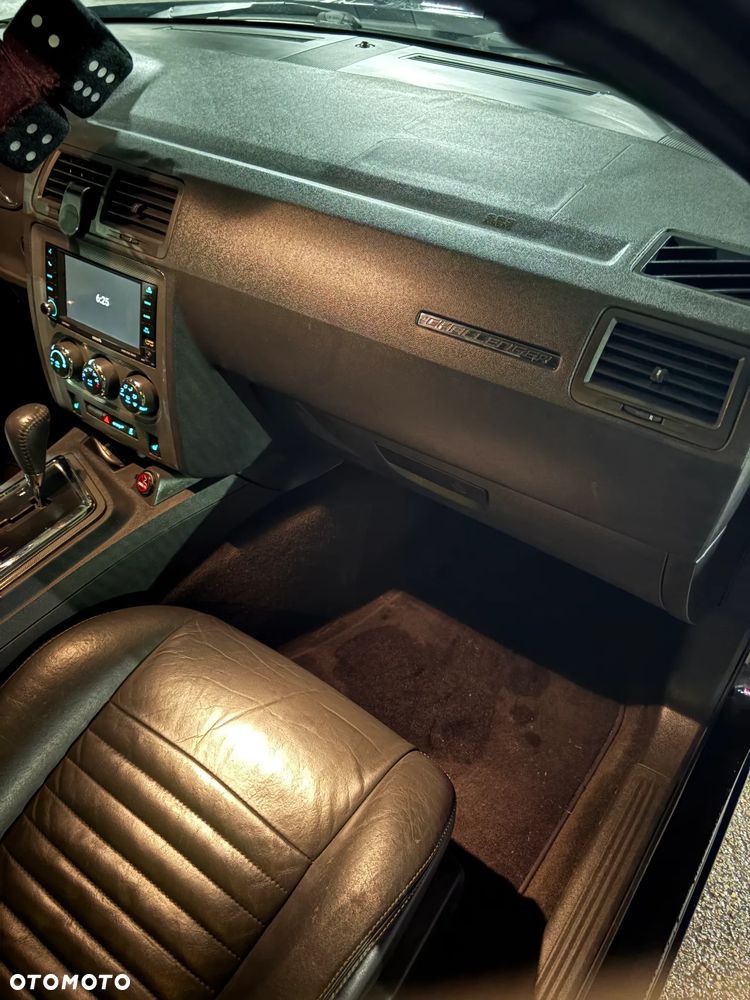 Dodge Challenger - 24