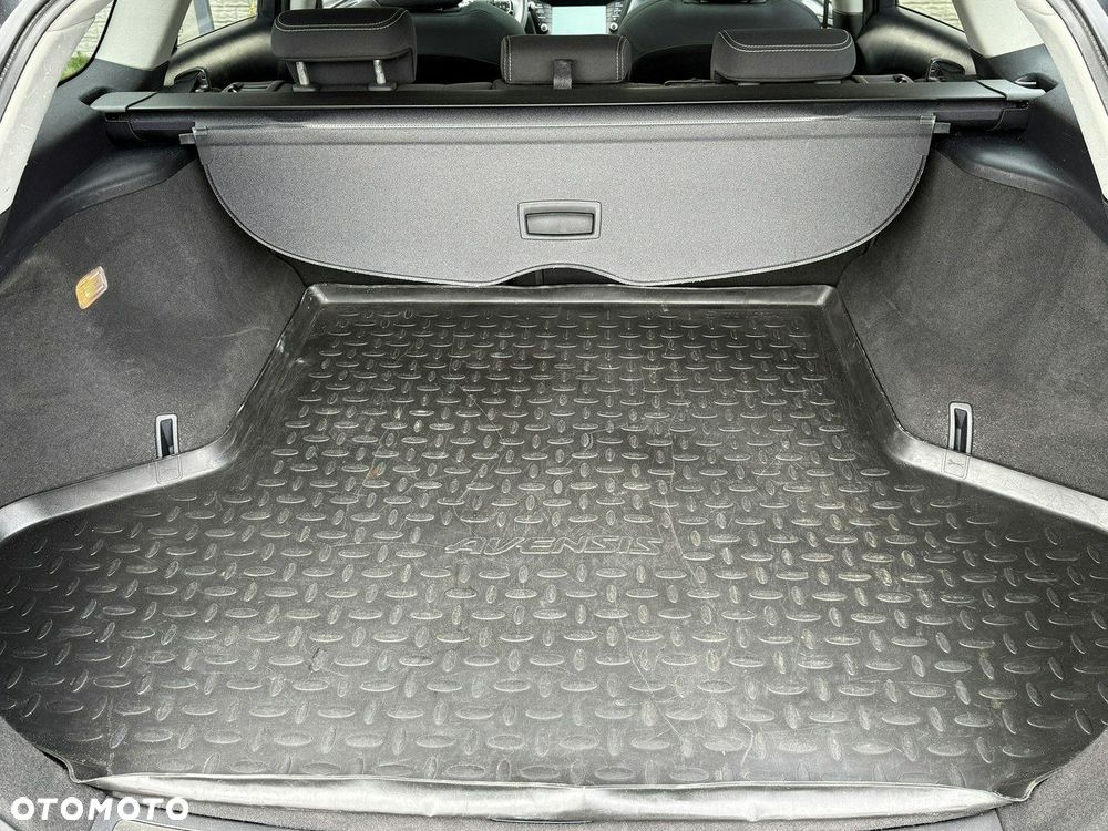 Toyota Avensis 1.8 Premium - 16