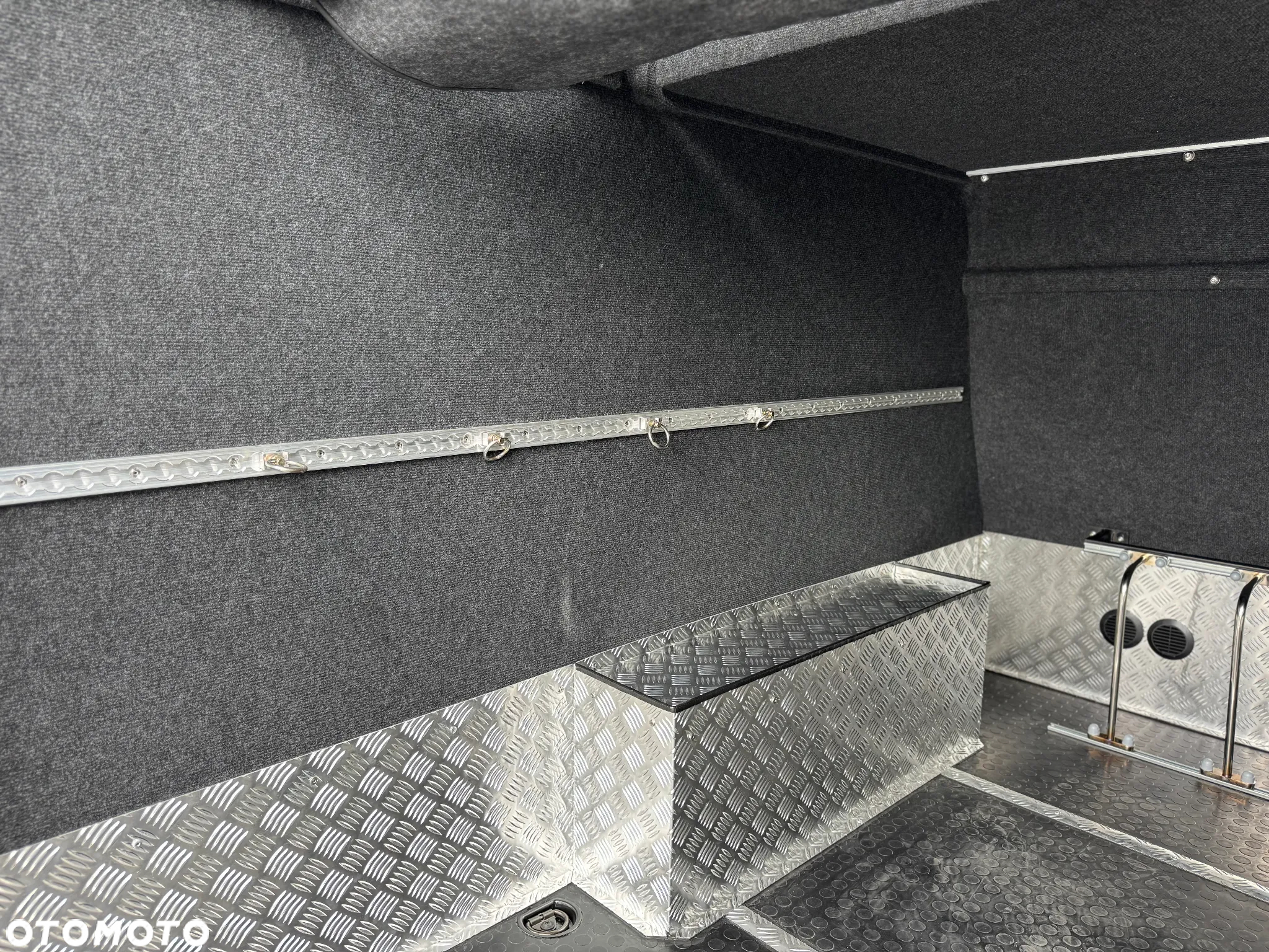Mercedes-Benz Sprinter - 22