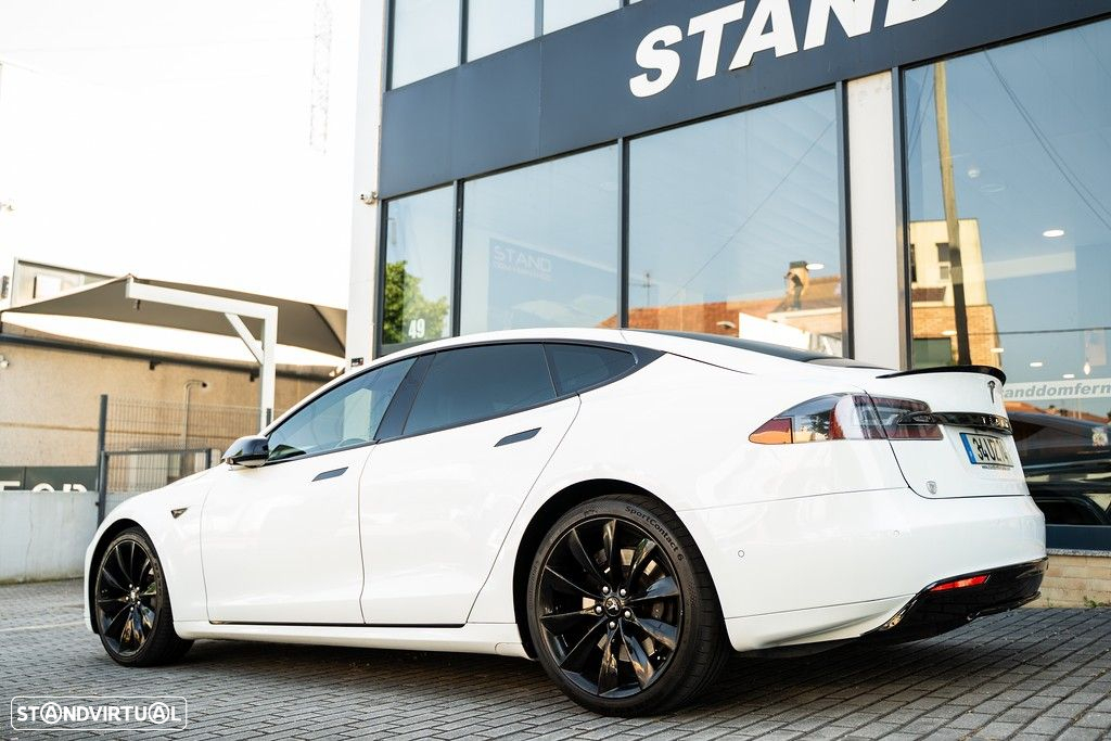 Tesla Model S - 11