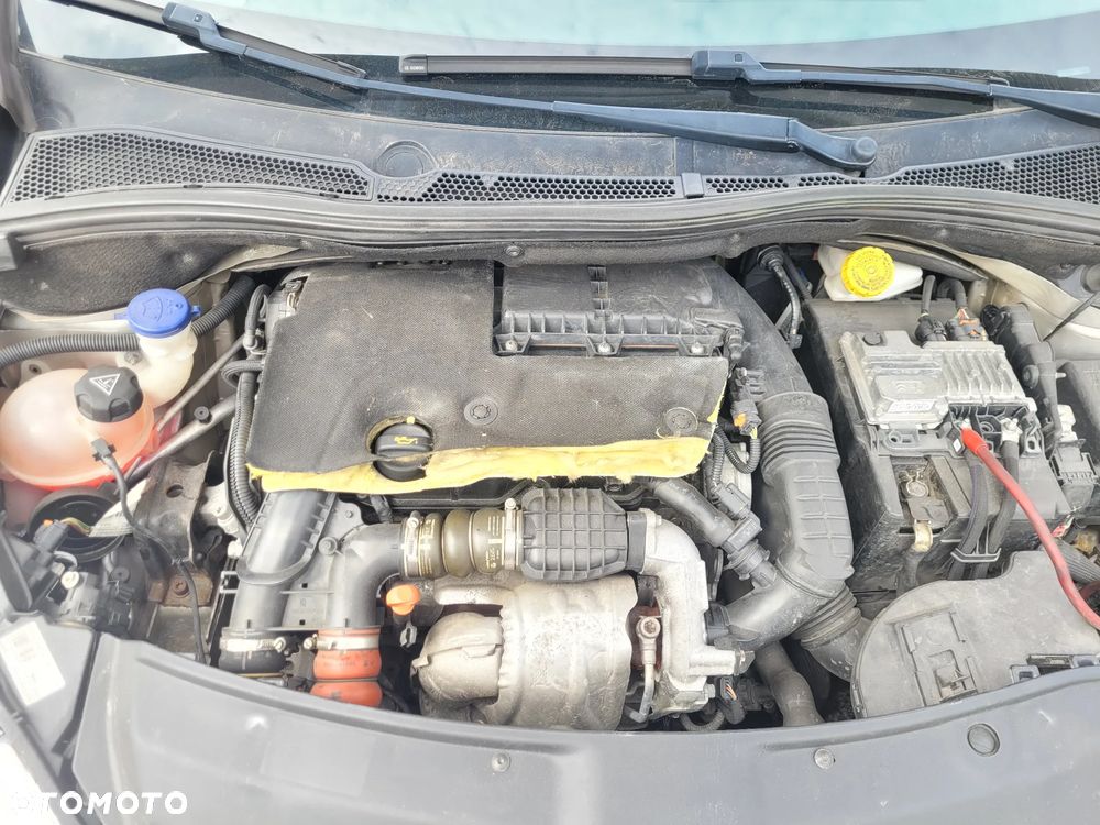Peugeot 208 - 22