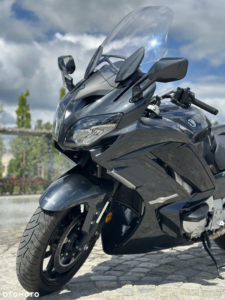 Yamaha FJR - 13