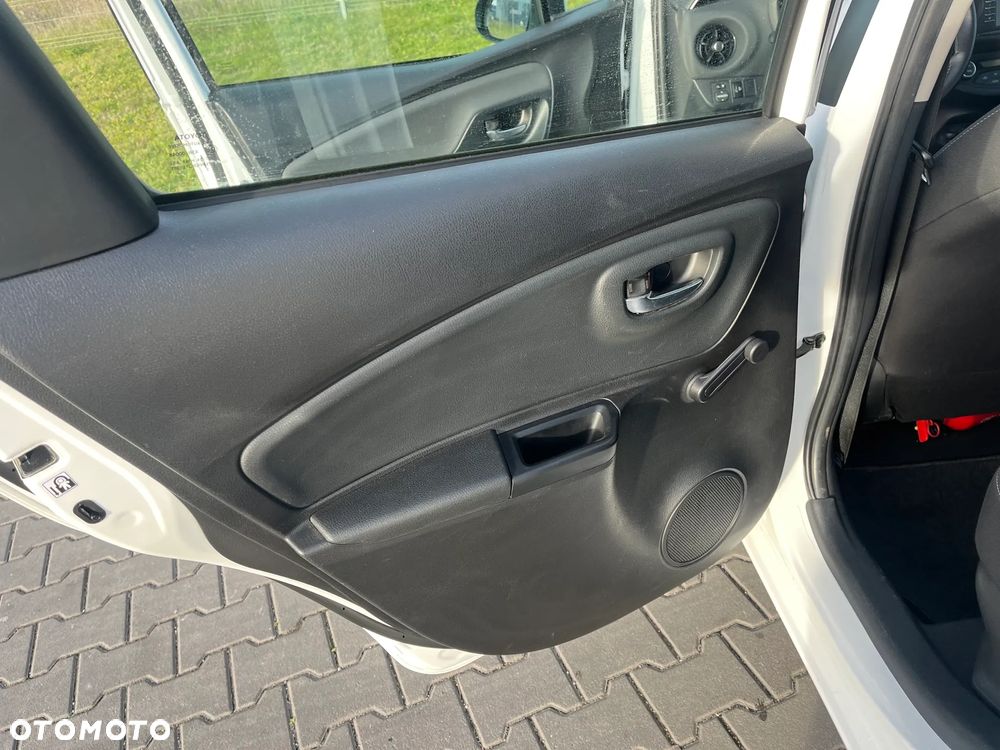 Toyota Yaris - 10