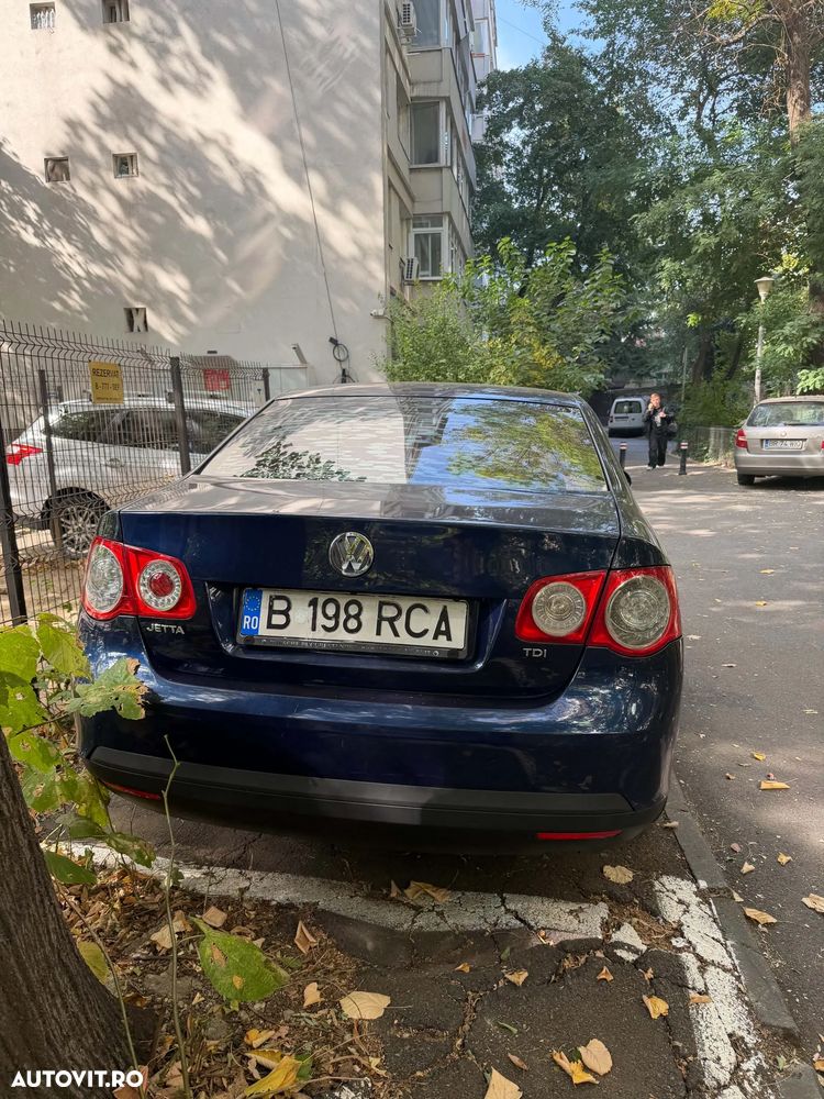 Volkswagen Jetta - 2