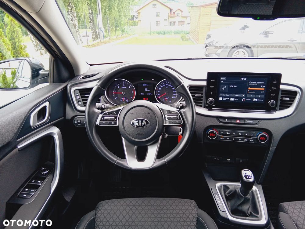 Kia Ceed 1.6 CRDi SCR M - 31