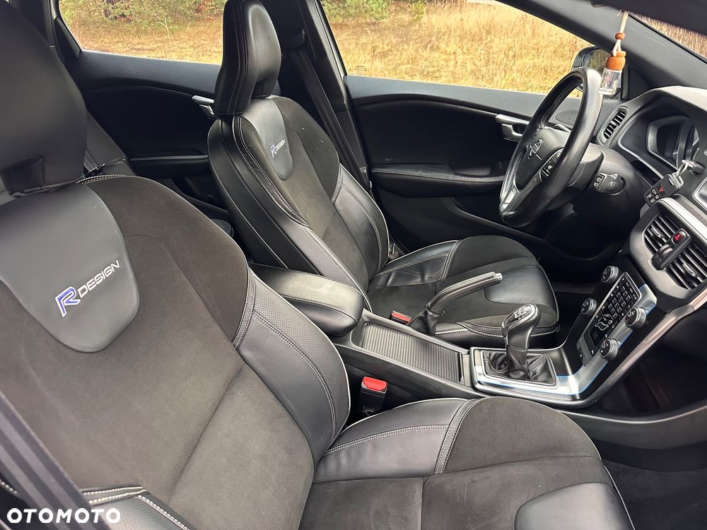 Volvo V40 D2 R Design - 21