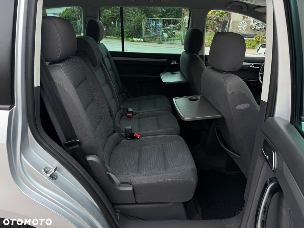 Volkswagen Touran 2.0 TDI Highline - 8