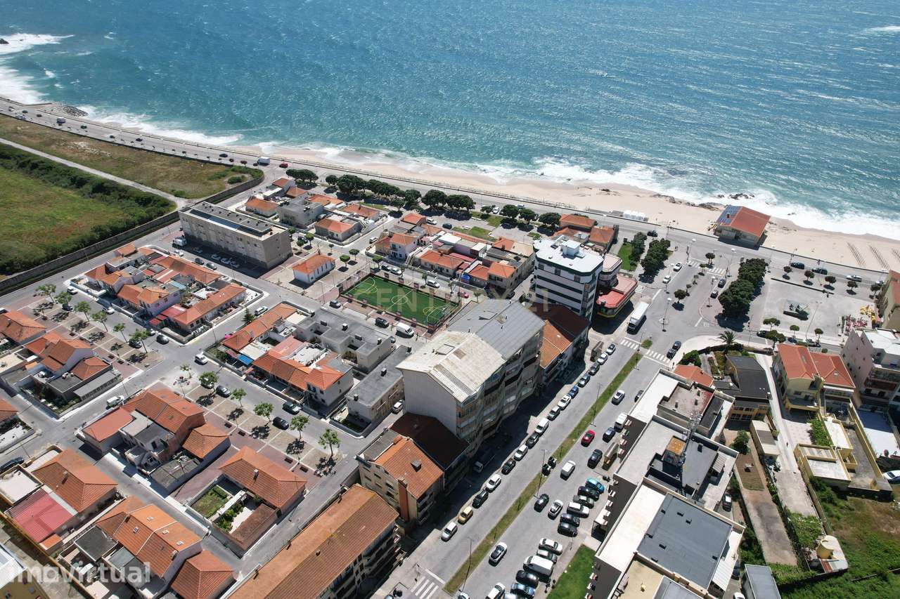 Prédio com três apartamentos T3+1 e um T2 à venda - Oportunidade Única - Grande imagem: 4/14