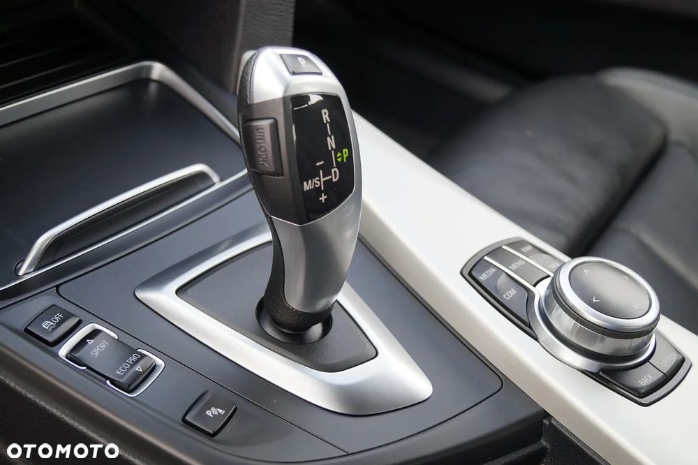BMW Seria 3 318d Edition M Sport Shadow - 19