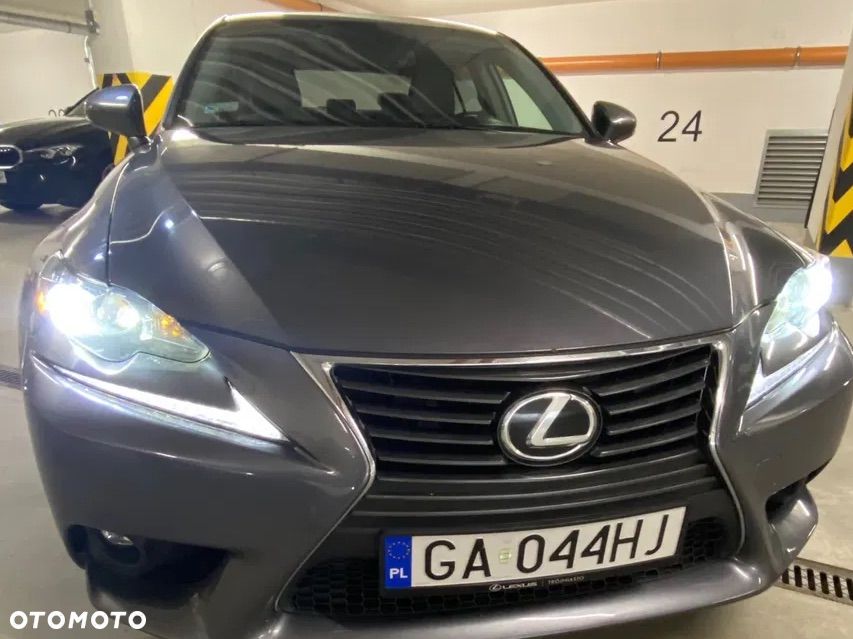 Lexus IS 200t Prestige - 10