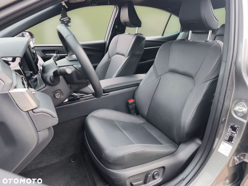 Toyota Camry - 18