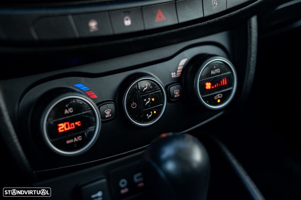 Fiat Tipo Station Wagon 1.6 M-Jet Lounge Tech J17 DCT - 23