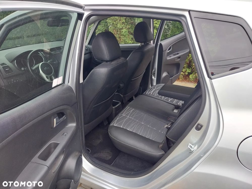 Kia Venga ver-1-6-business-line - 26