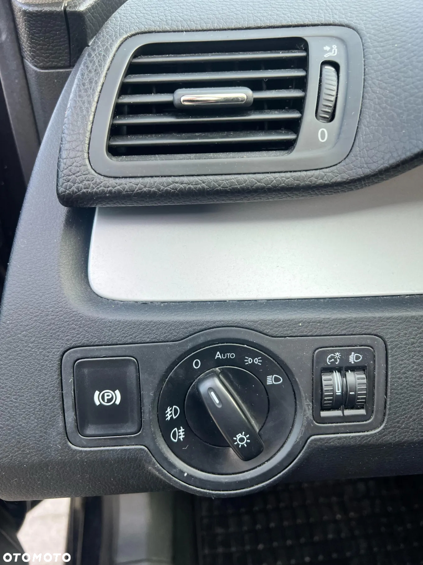 Volkswagen Passat 2.0 TDI DPF BlueMot Comfortline - 11