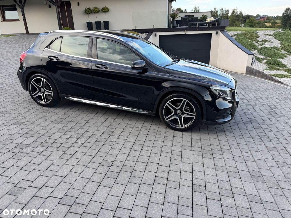 Mercedes-Benz GLA 200 d AMG Line - 14