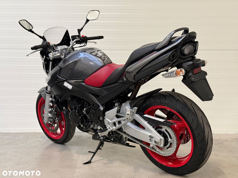 Suzuki GSR - 5