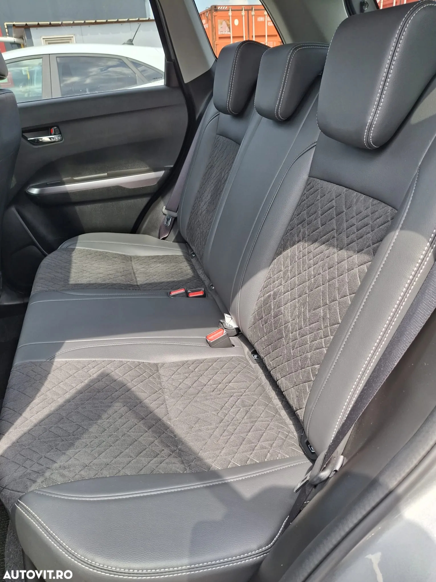 Suzuki Vitara 1.5 HEV Luxus - 31