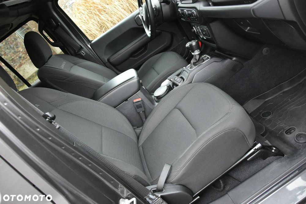 Jeep Wrangler Unlimited GME 2.0 Turbo Sahara - 17