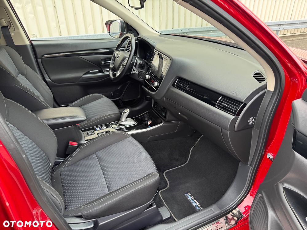 Mitsubishi Outlander - 14
