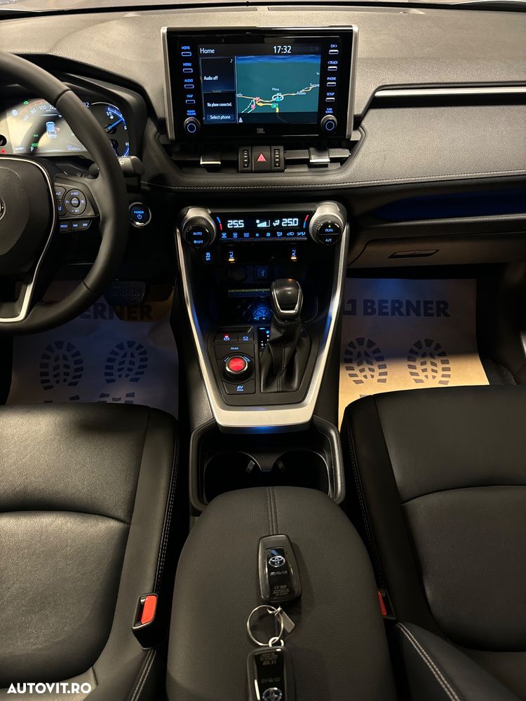 Toyota RAV4 2.5 4x4 Hybrid Team Deutschland - 12