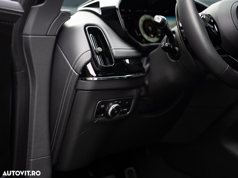 Aston Martin DBX - 37