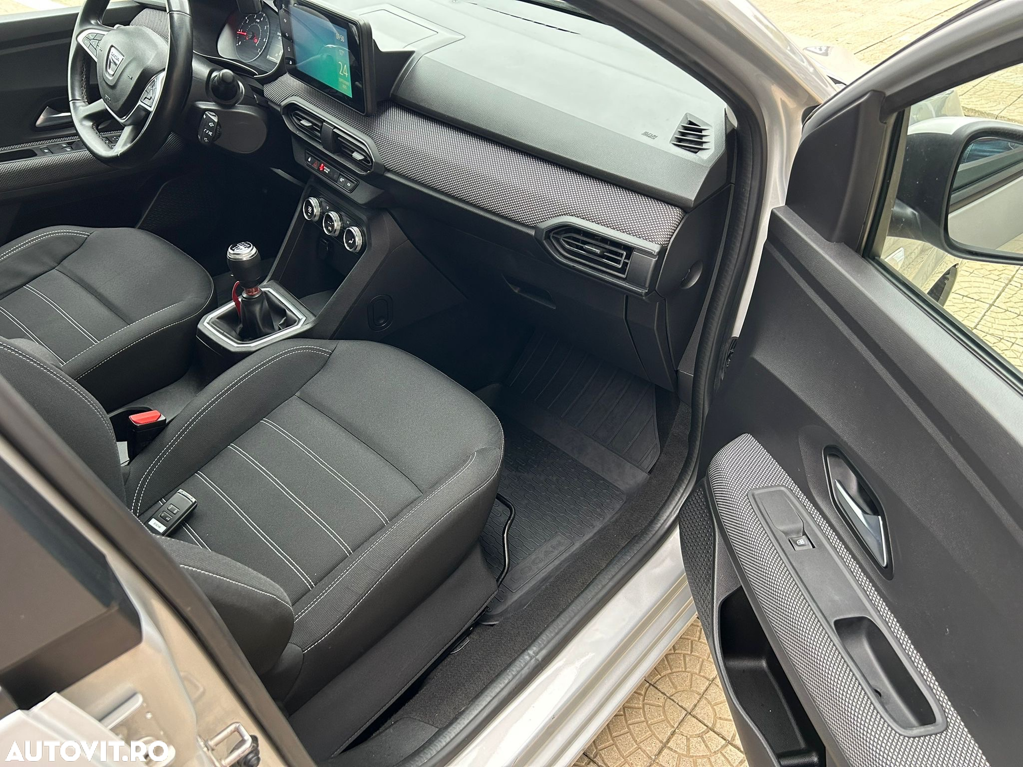 Dacia Logan TCe 90 Essential - 9