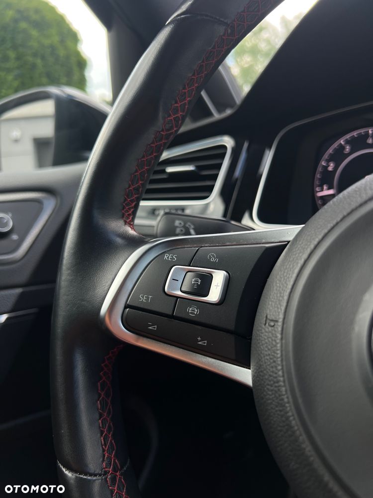 Volkswagen Golf - 20