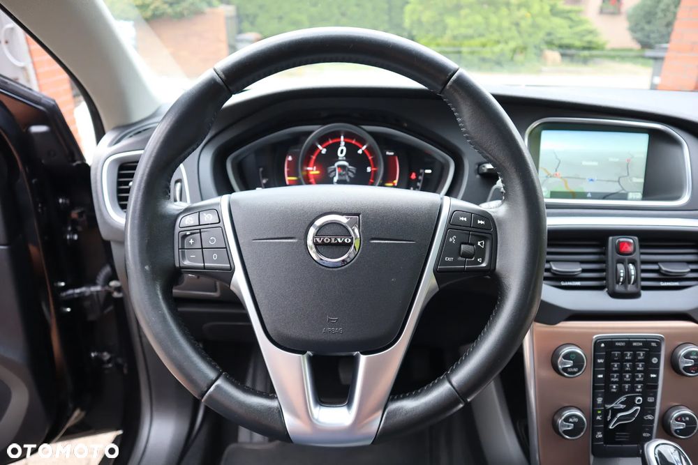 Volvo V40 Cross Country - 16