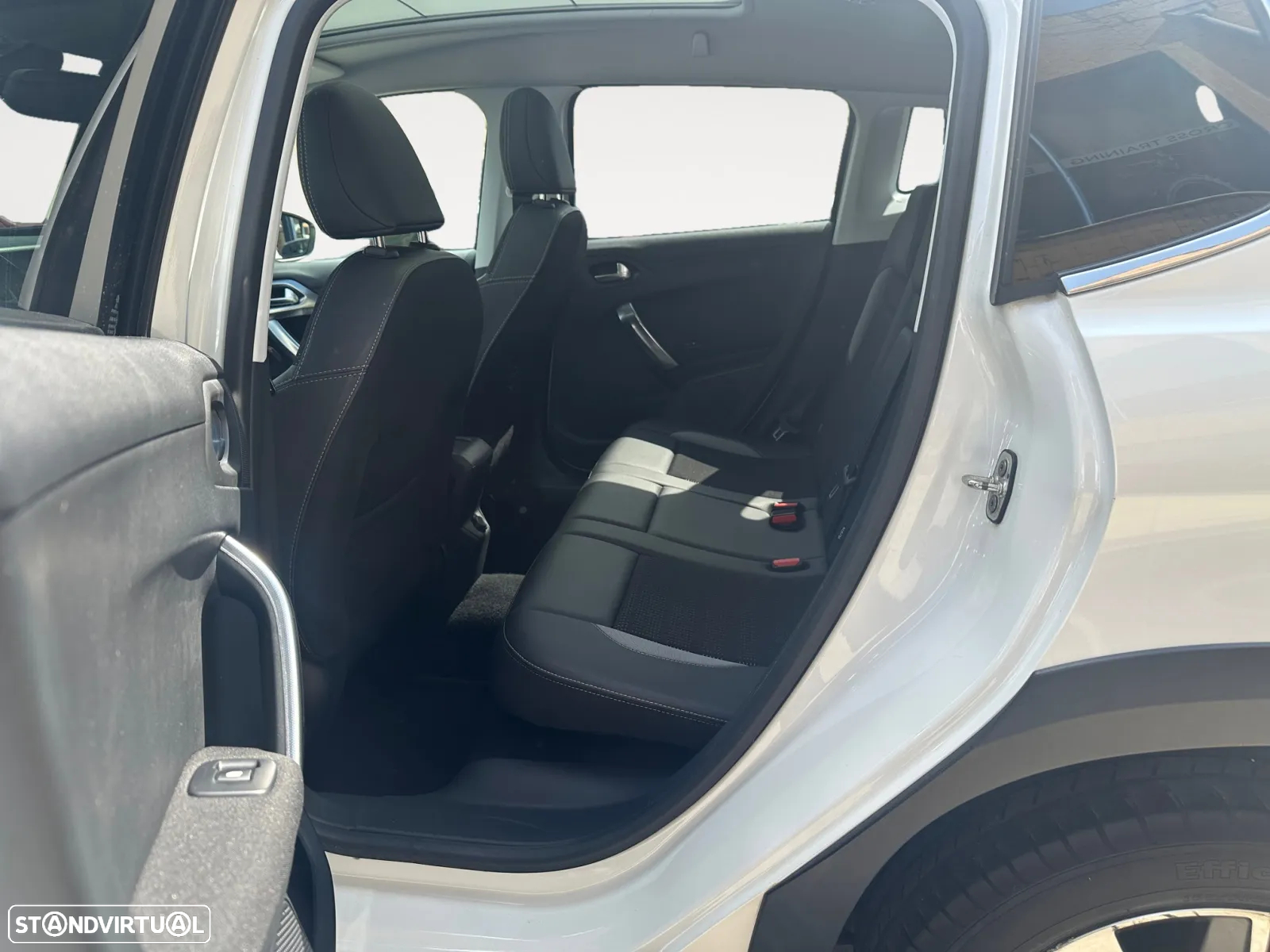 Peugeot 2008 1.2 PureTech Allure - 15