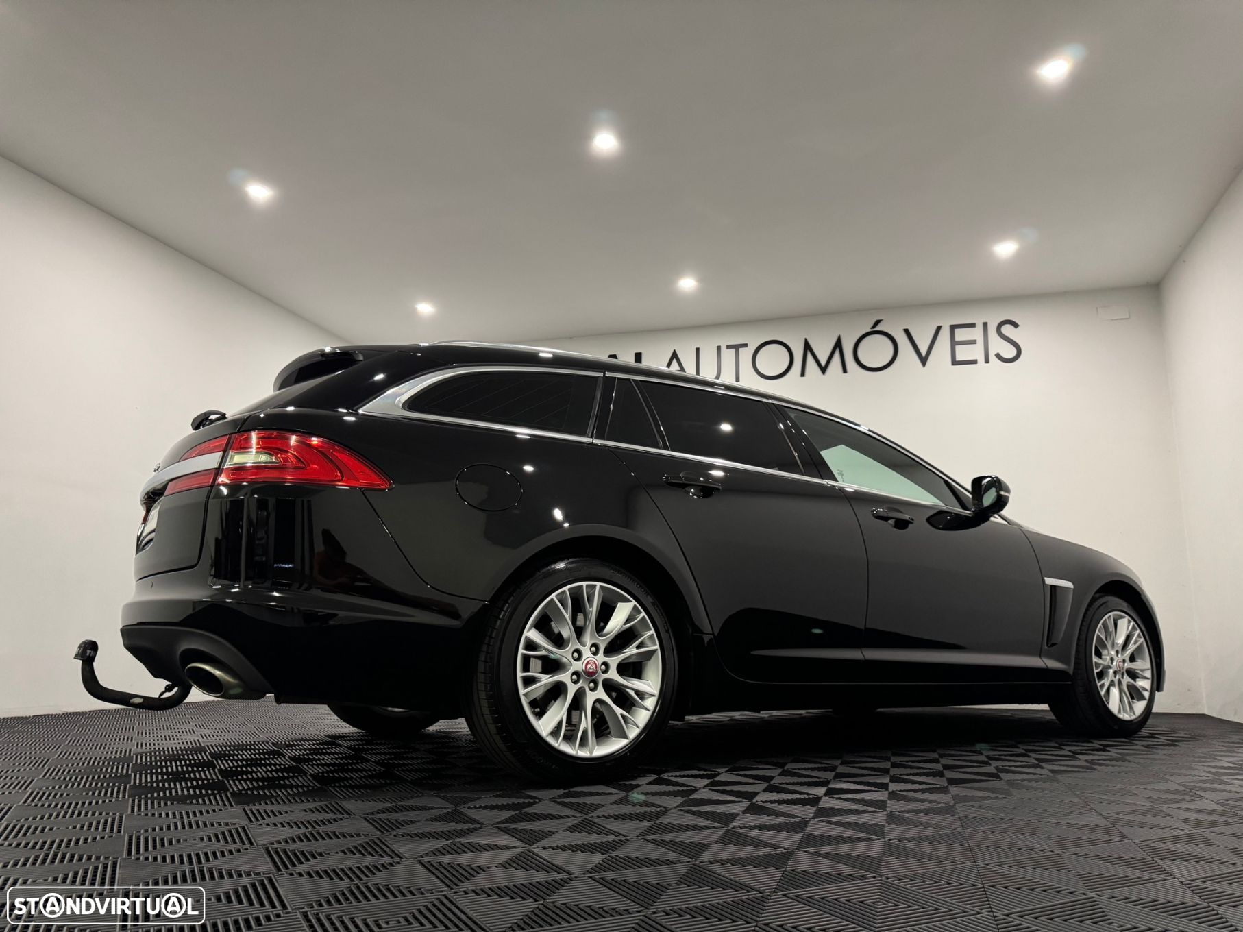 Jaguar XF Sportbrake 2.2 D Premium Luxury - 28
