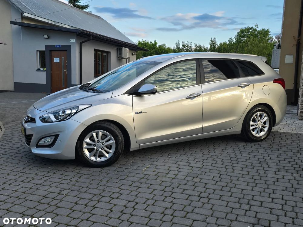 Hyundai i30 blue 1.6 GDI YES Gold - 3