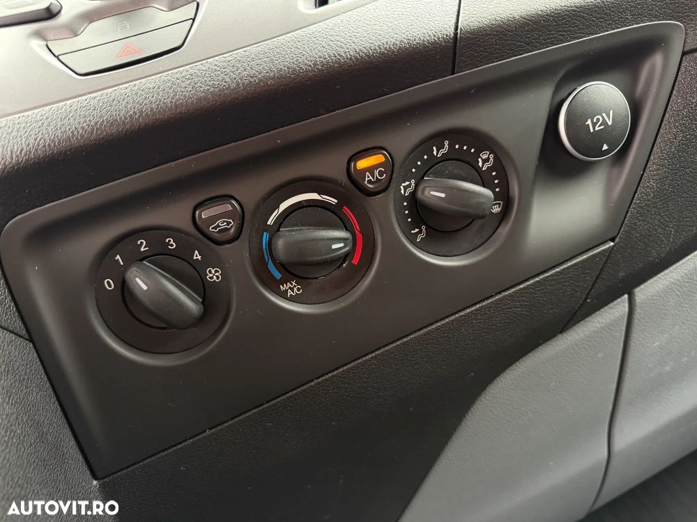 Ford TRANSIT CUSTOM L1H1 VAN - 18