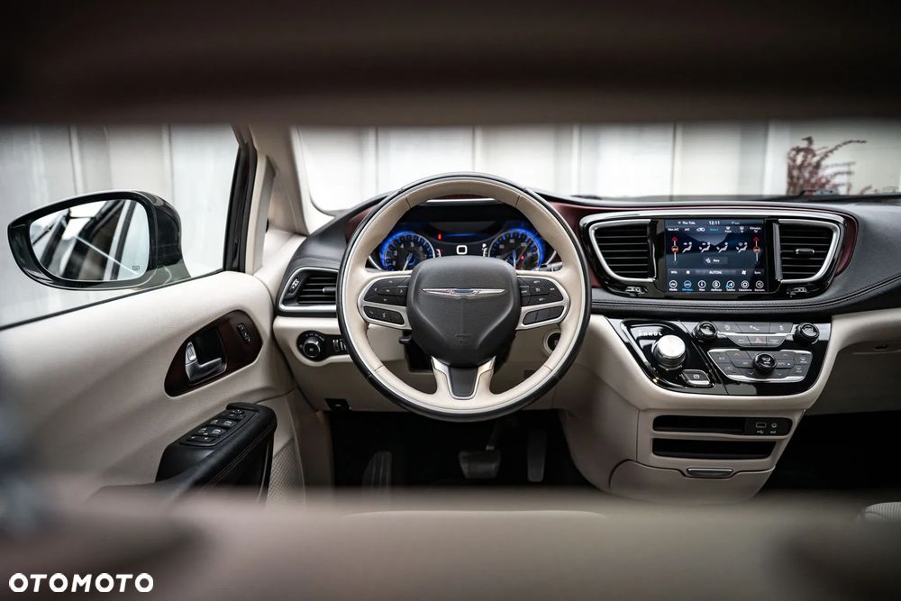 Chrysler Pacifica - 20