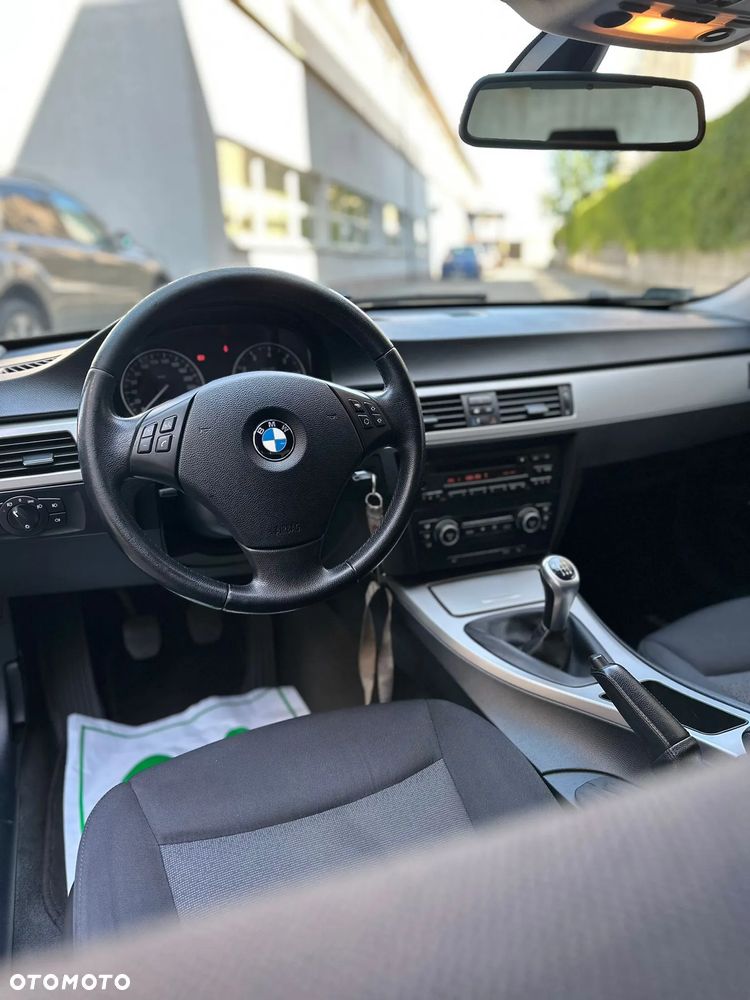 BMW Seria 3 320i - 24