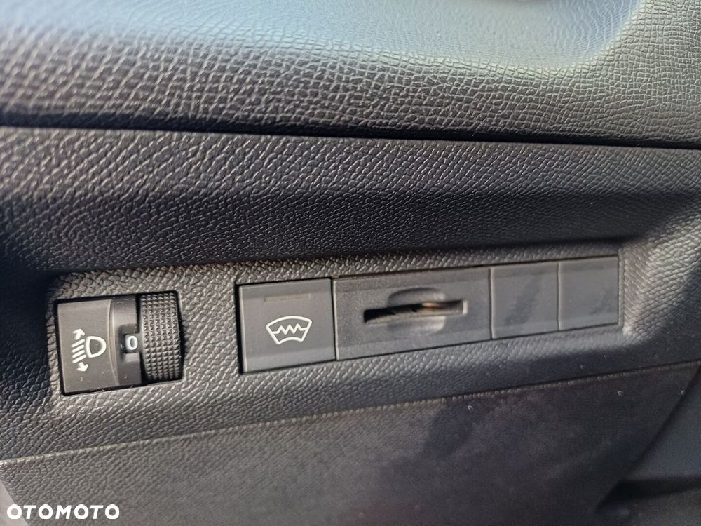 Peugeot 308 1.2 PureTech Allure Pack S&S EAT8 - 17
