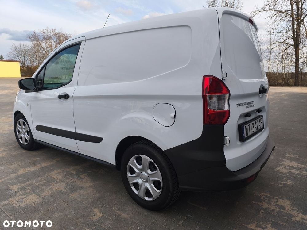 Ford Transit Courier - 12