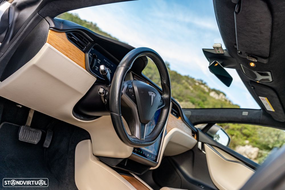 Tesla Model S Long Range - 34