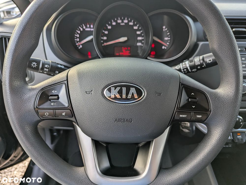 Kia Rio - 12