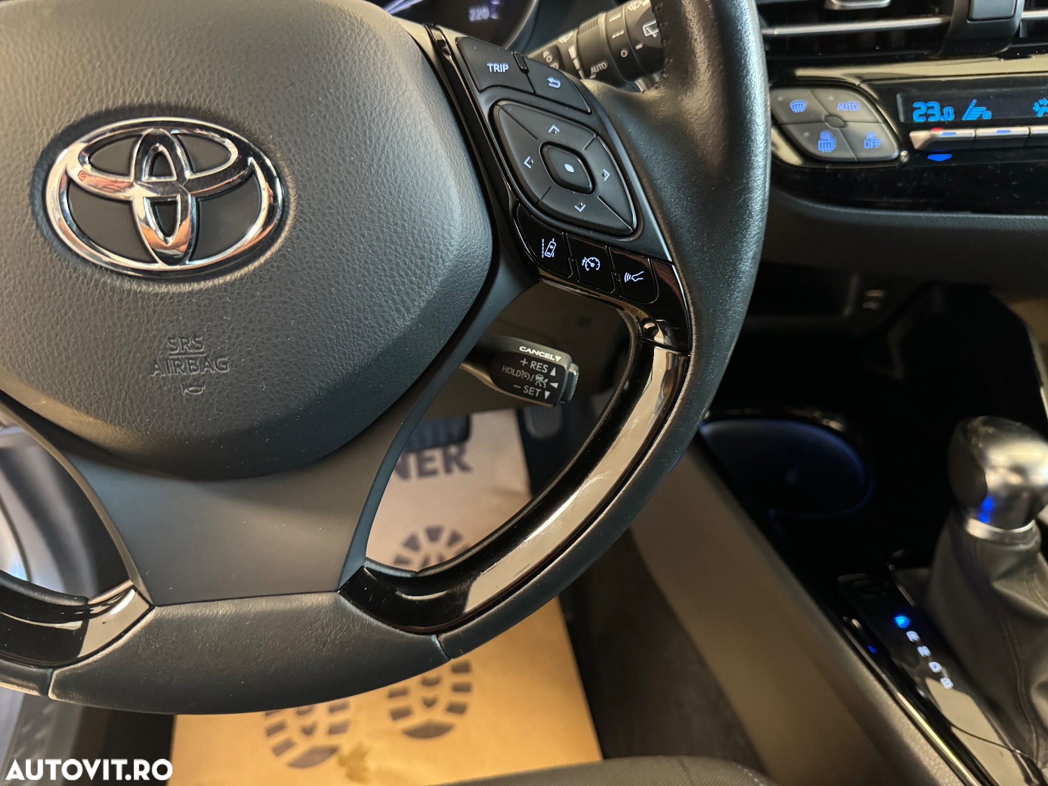 Toyota C-HR 2.0 HSD 184 CP 4x2 CVT C-ult Style bi-tone - 10