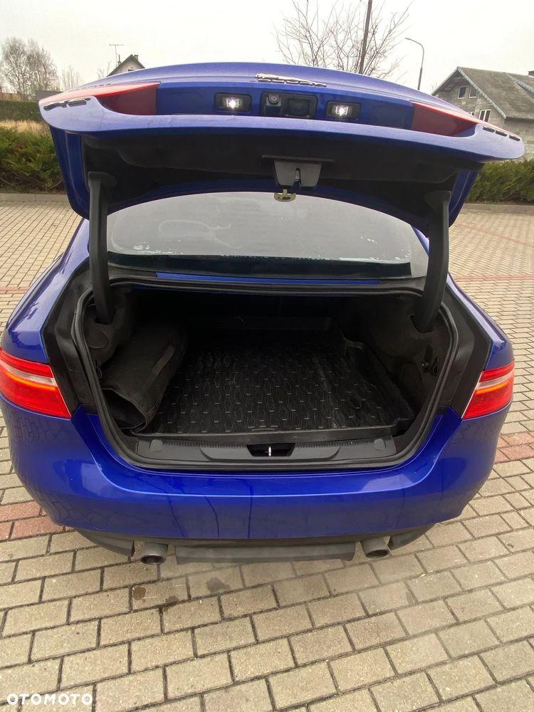 Jaguar XE 25t Prestige - 7