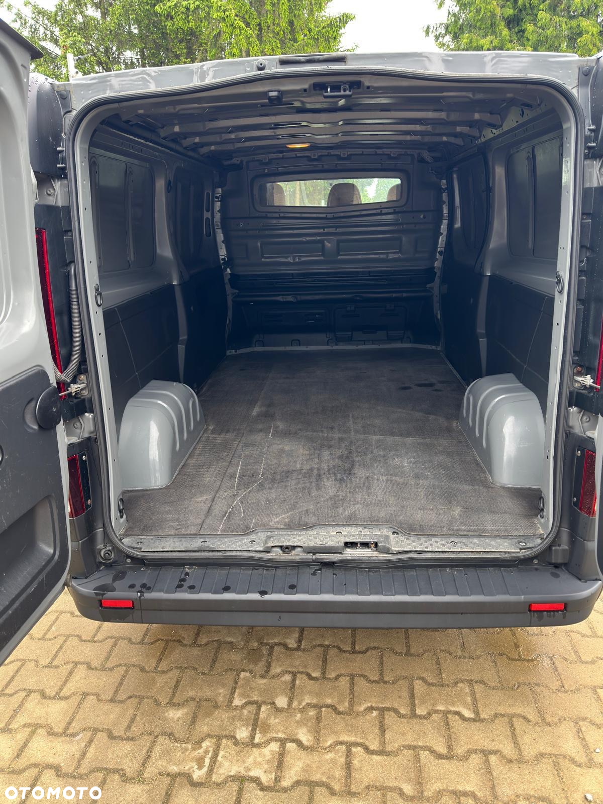 Renault Trafic - 16