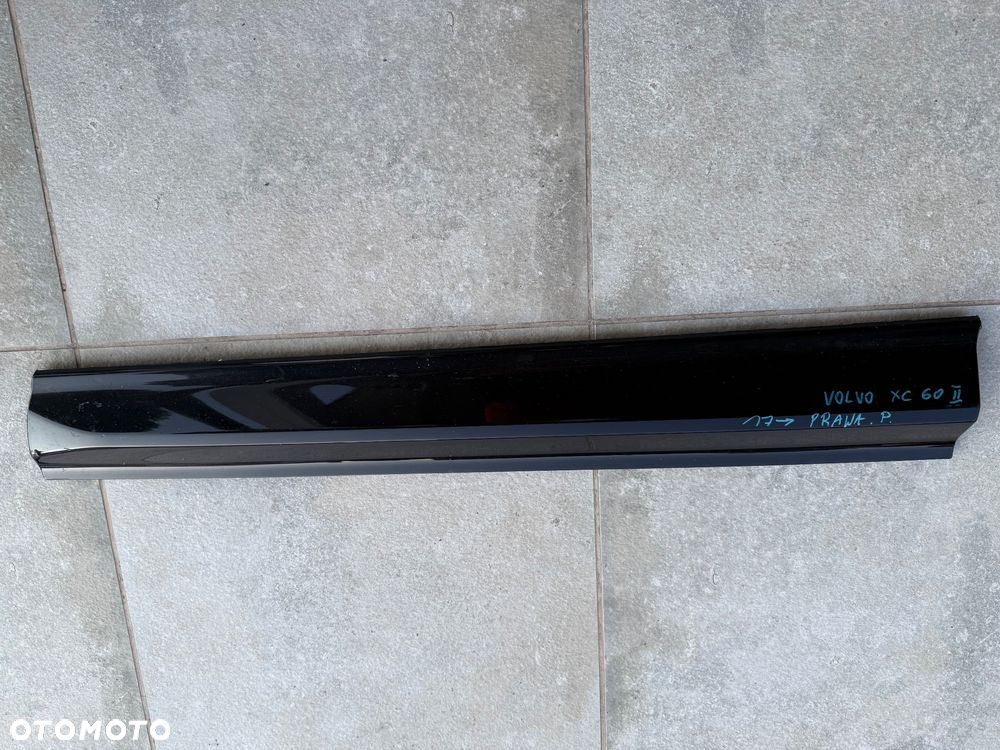 LISTWA DRZWI  PRAWA PRZÓD VOLVO XC 60 II - 1
