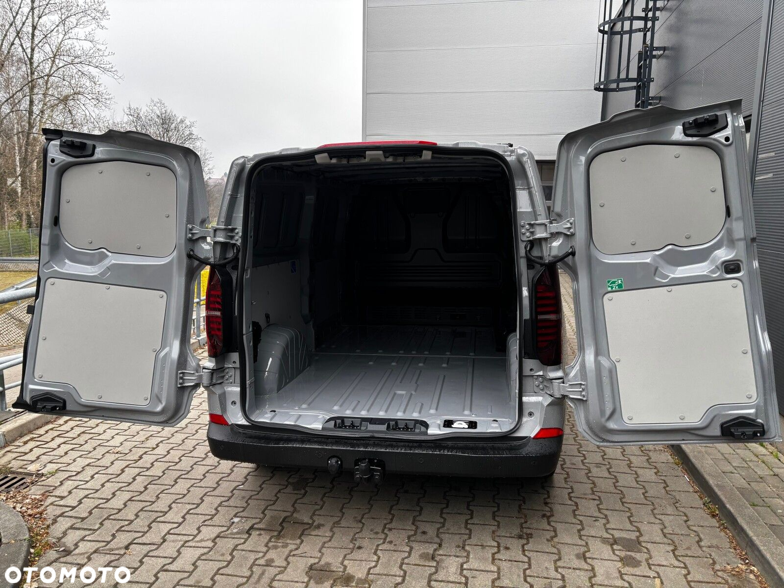 Volkswagen Transporter L2 2.0 TDI 4MOTION 150 KM 8-automat. - 9