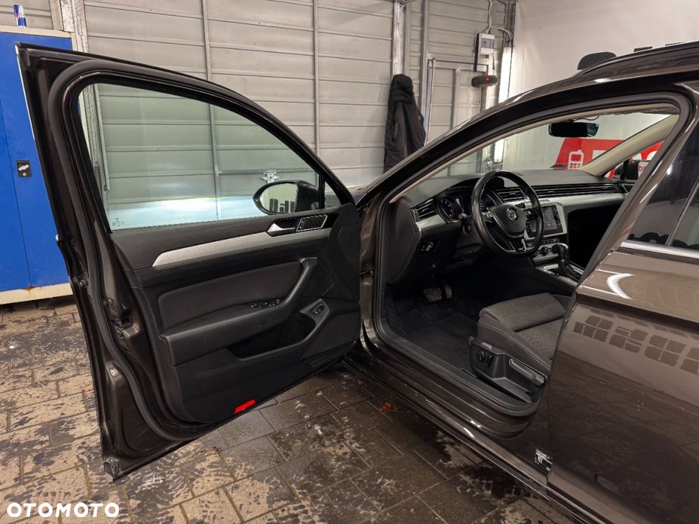 Volkswagen Passat - 20