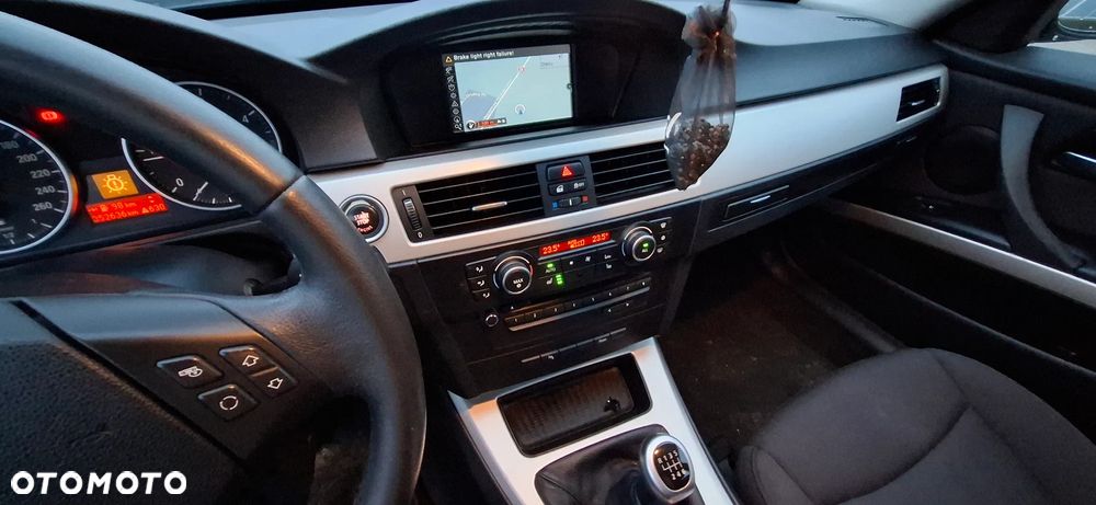 BMW Seria 3 318d Blue Performance - 12