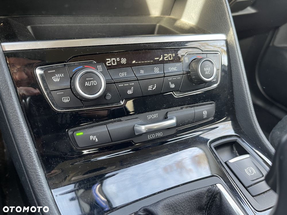 BMW Seria 2 218i Active Tourer - 12