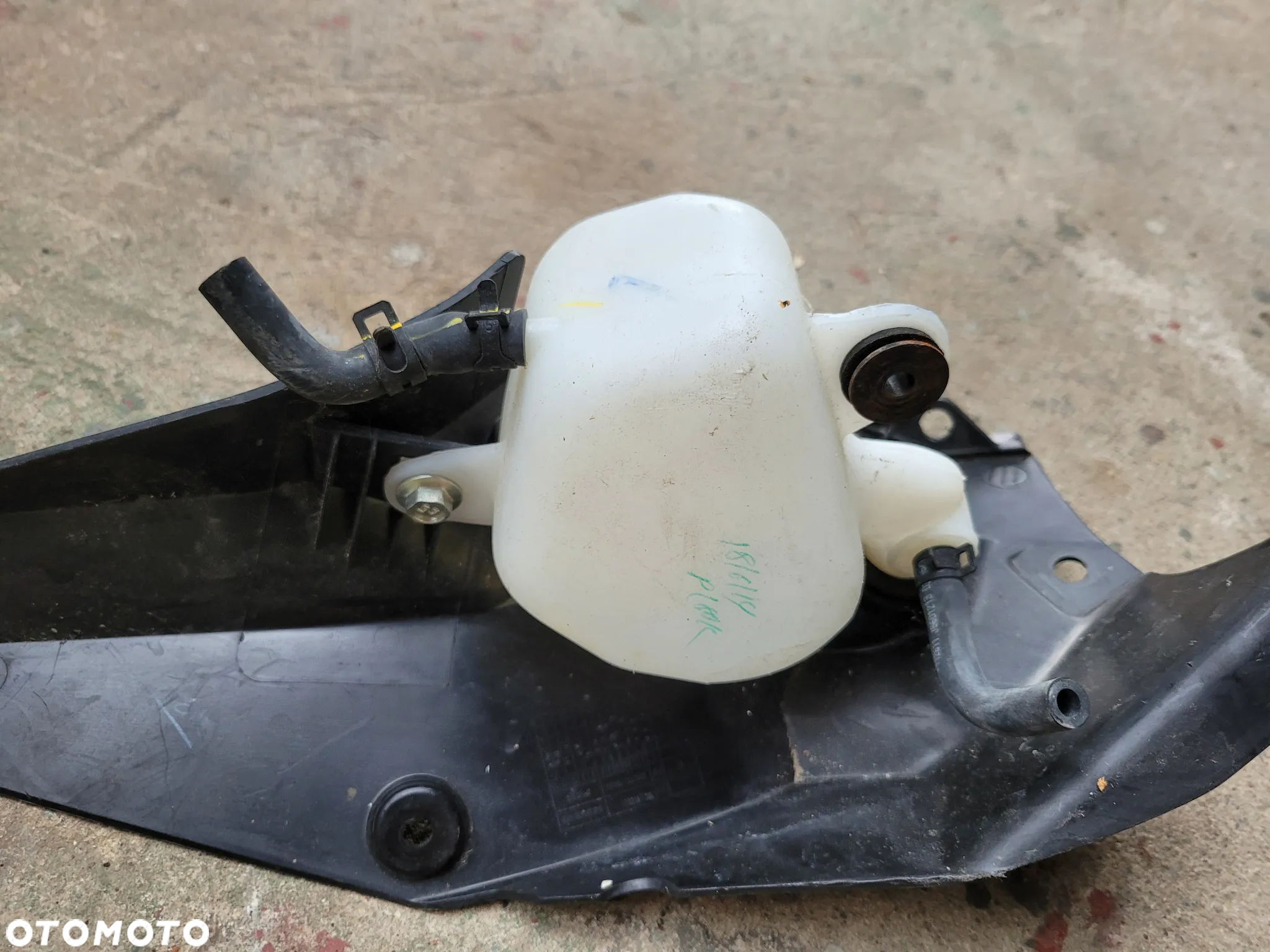 Osłona, wypełnienie, zbiorniczek płynu KTM 125 390 Duke - 13