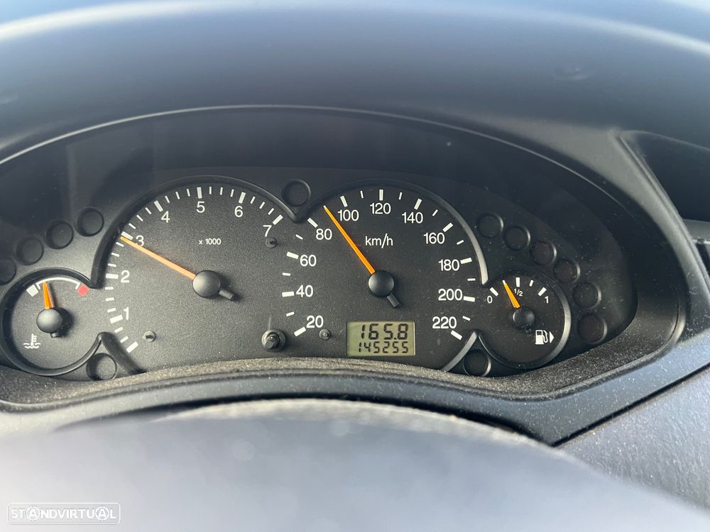 Ford Focus 1.6 Ambiente - 4